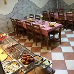 Sarvari Vendeghaz Pecs,hosszuheteny בית הארחה 3*