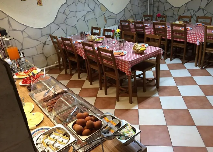 Sarvari Vendeghaz Pecs,hosszuheteny בית הארחה 3*